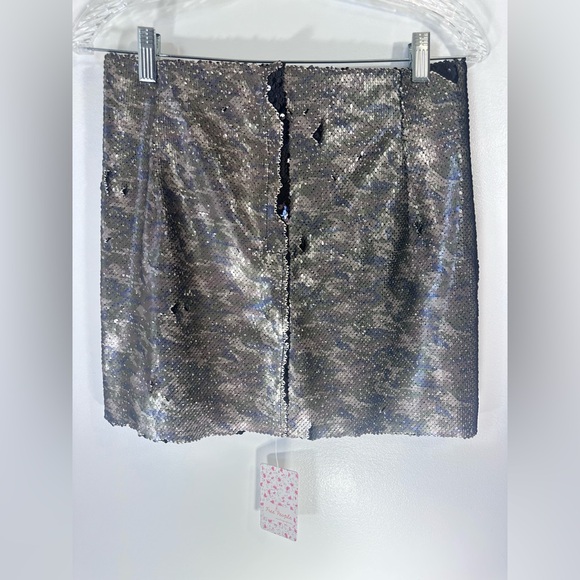 Free People Skinny Sequin Mini Skirt Camo Silver Black Lined Back Zip Size 2 NWT - Picture 10 of 13